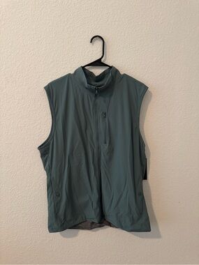 RHONE Top Flight Vest in Tidal Green